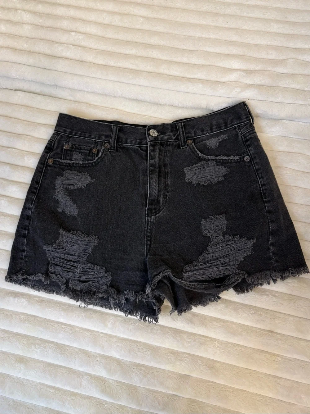 American Eagle distressed mom short size 4